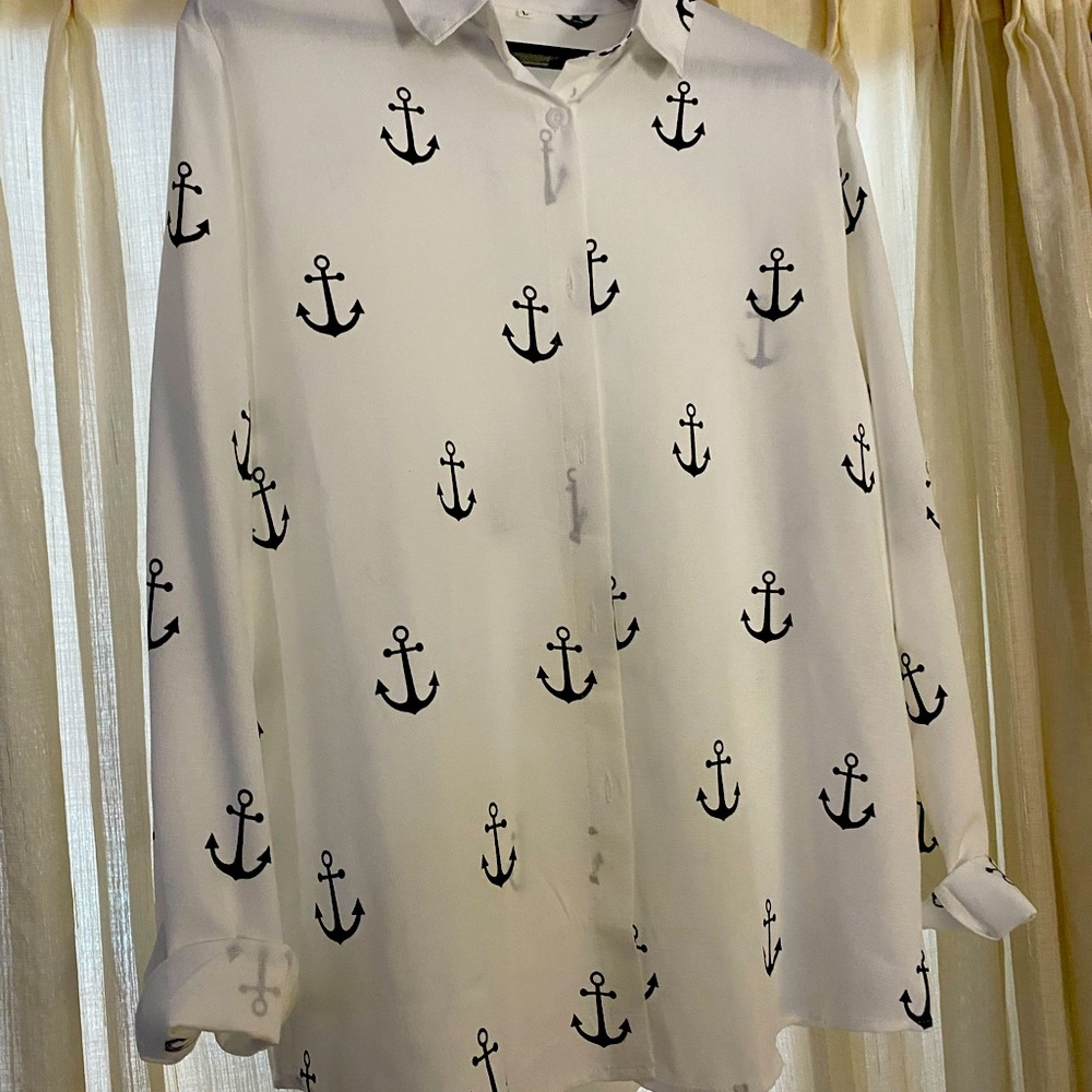 Ladies White Nautical Casual Shirt Size L
White with Navy anchors.